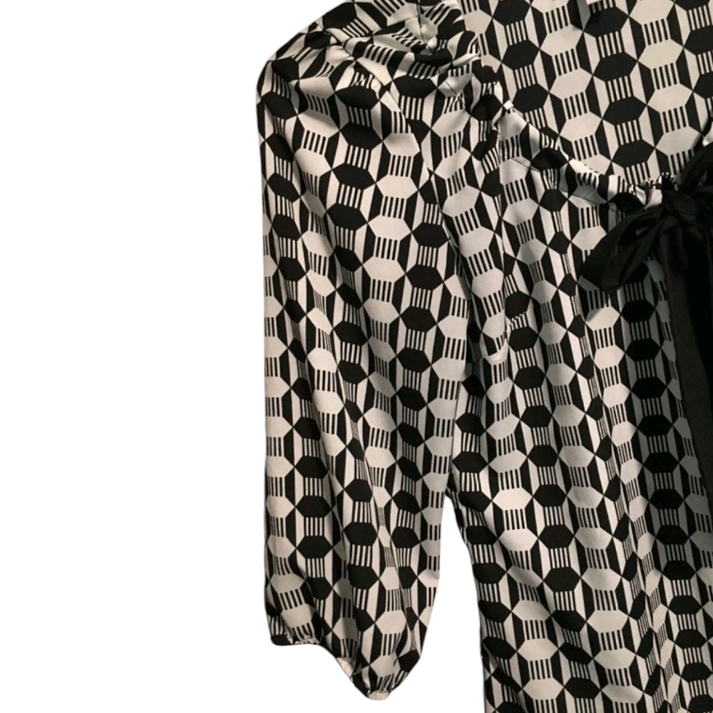 LOFT Monochrome Geometric Blouse - Picture 6 of 8